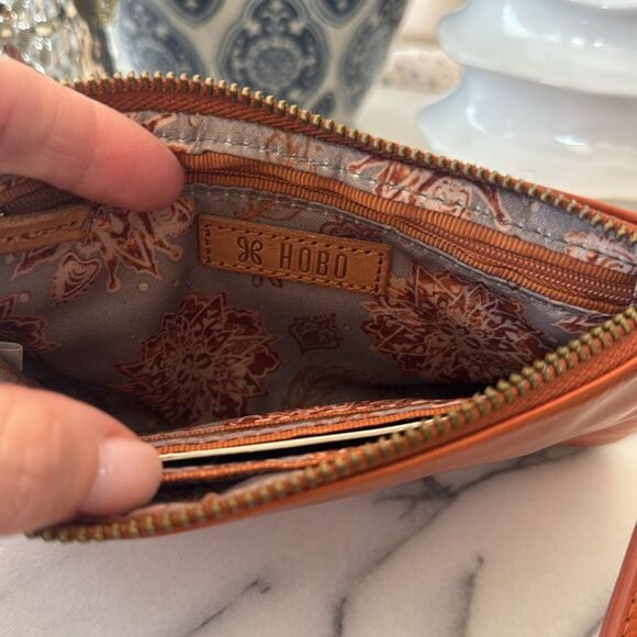 NWT Hobo wristlet - Picture 5 of 8